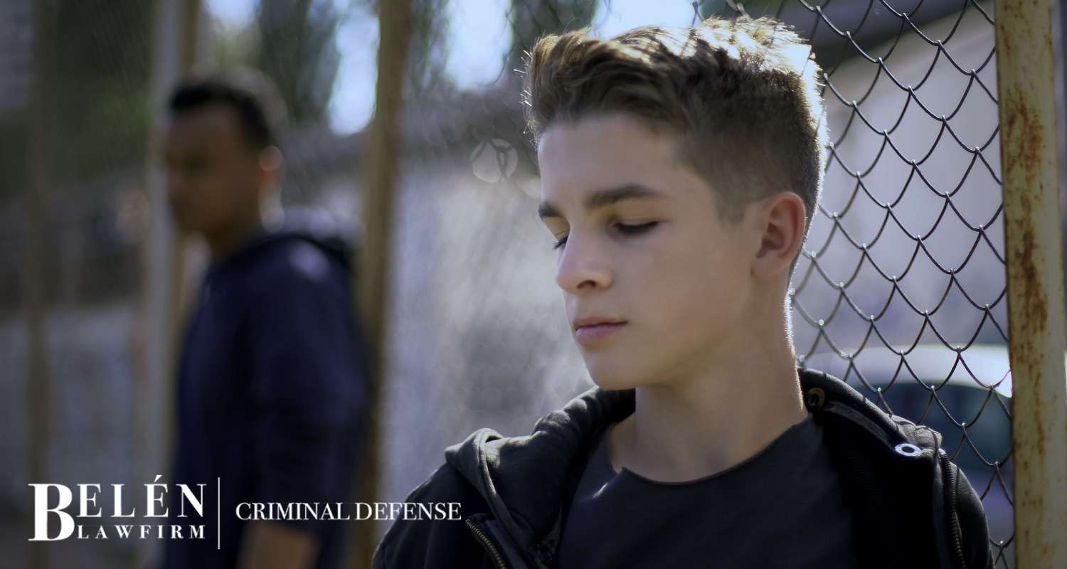 Abogado experimentado en defensa penal juvenil